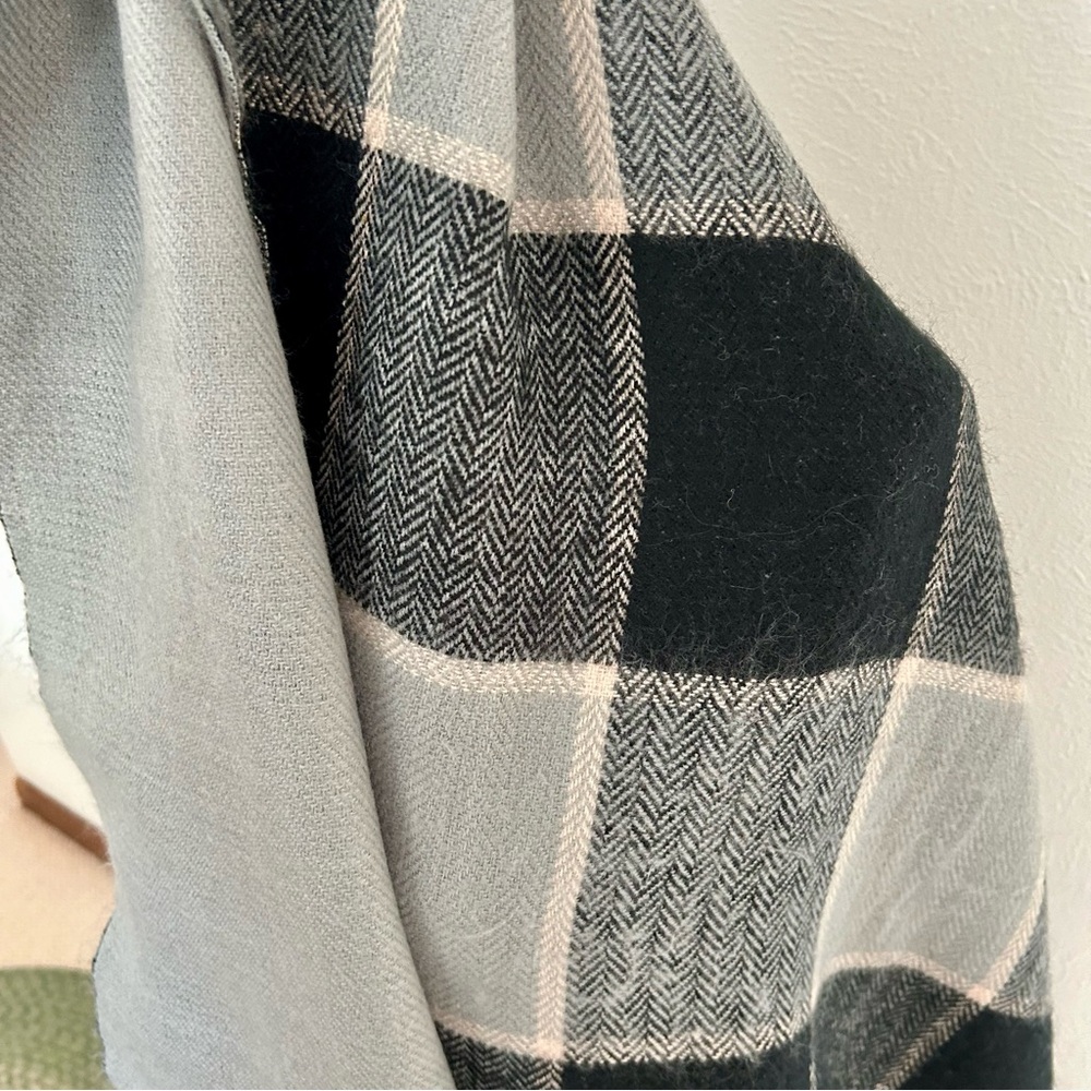 NWOT Grey/Black Plaid Reversible  Warm/Soft Scarf Wrap 30”W x 72” L w Fringe
